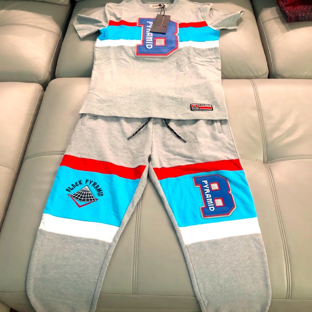Black pyramid joggers set t shirt
